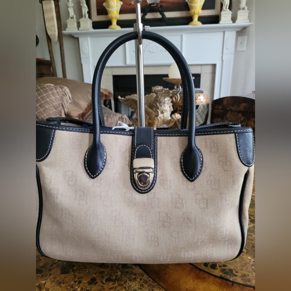 Dooney & Bourke Cream and Black Women's Bag - Picture 2 of 12